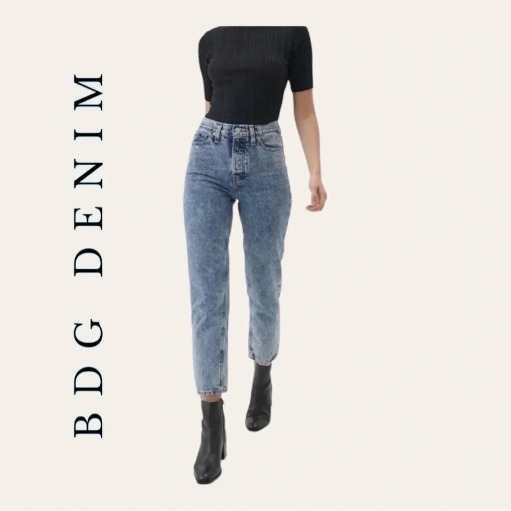 0250. Urban OUTFITTERS BDG “SLIM STRAIGHT” ACID WASH JEANS SIZE 25